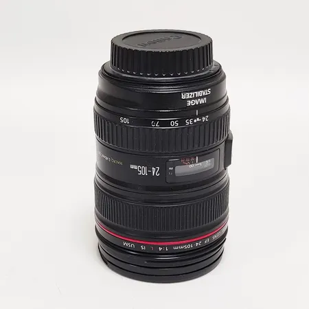 Objektiv Canon EF L, 24-105, F:4, snr: 45127, invändigt dammkorn, inga tillbehör. Skickas med postpaket.