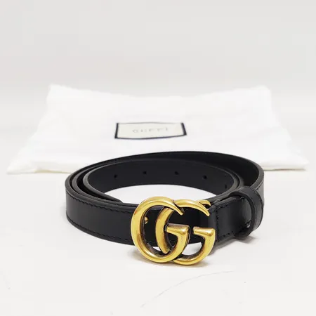 Bälte Gucci GG Marmont thin belt, svart läder med guldfärgad metall, storlek 85, bredd 2cm, modellnr: 409417, mindre repor på metalspännet, dustbag.