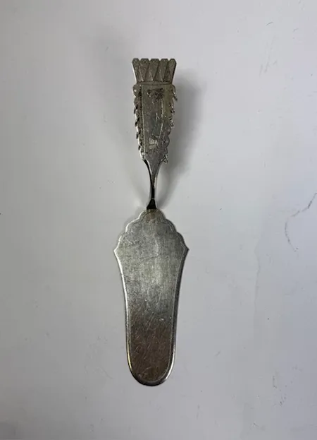 Tårtspade, modell Tornedal, längd 21½ cm, G.R.L - Eric Lindbäck, tillverkad Z8/1950, 4 små ringar sknas, 830/1000 silver. Vikt: 68,2 g