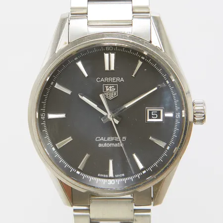 Herrur Tag Heuer Carrera, stål, automatisk, 38,5mm, ref: WAR211A-1, snr: RDW5061, Cal. 5, safirglas, datum, glasbaksida, stållänk, viklås, ref: Y-H7 FAA068, total längd: 19,6cm, manual, certifikat, box, ytterkartong