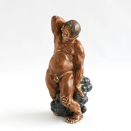 Figurin Kai Nielsen för Bing & Gröndahl, "Mand med Druer", Höjd: ca 23cm, modell: 4025, glaserat porslin
