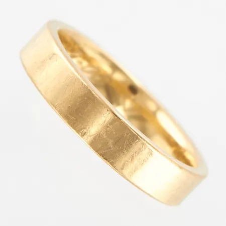Ring, stl 21, bredd 5mm, gravyr, 18K Vikt: 9,6 g