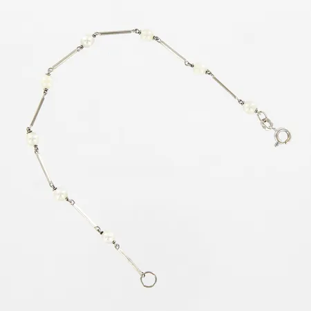 Armband med odlade pärlor Ø ca 4,5mm, 19cm, vitguld, 18K Vikt: 3,6 g