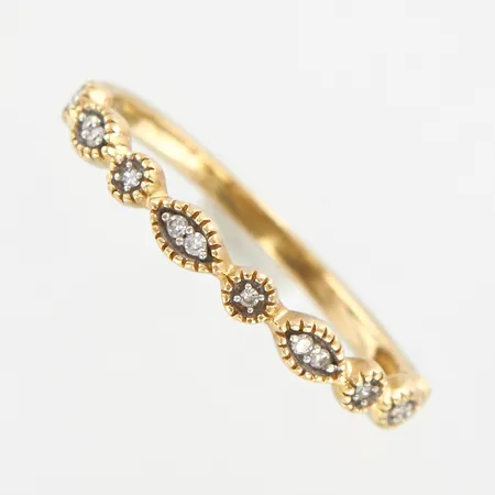 Ring med vita stenar, stl 17, bredd 2,5mm, GHA, 18K Vikt: 1,4 g