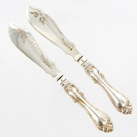Två knivar, ca 19,5cm, silverpläterade  Vikt: 0 g