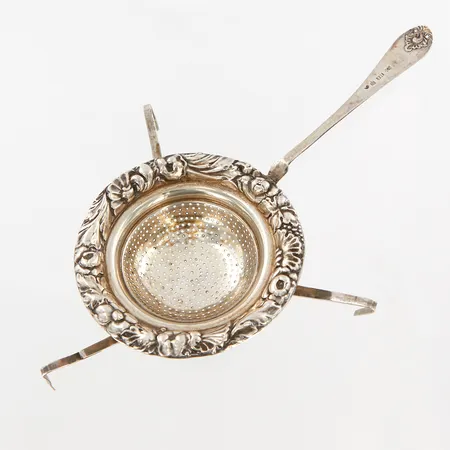 Tesil på ben, 1800-tal, silver Vikt: 28,4 g
