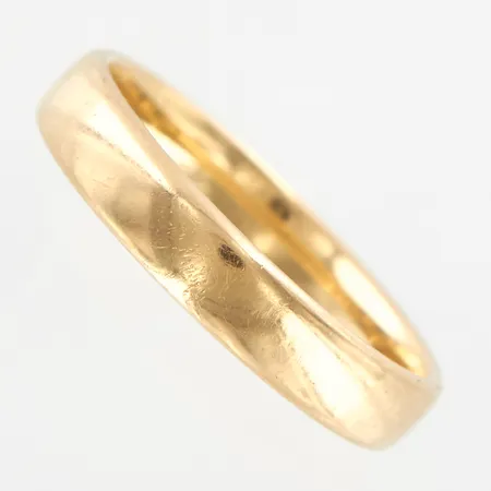 Ring slät, stl: 18½, bredd: 4mm, gravyr, 18K,  Vikt: 4,5 g
