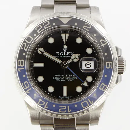 Herrur Rolex Oyster Perpetual GMT-Master II, "Batman", Stål, Automatisk, ref: 116710BLNR, serienr: 56TM2686, cal: 3186, verknr: T3M94149, boettnr: 2350, länknr: 7WR, oysterlänk, en extra länkbit, Ø40mm, bezelskydd i plast, box, ytterkartong, , certifikat 2014-03-15, bok 