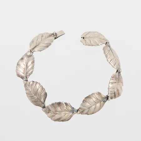 Gertrud Engel, armband, silver, A. Michelsen Aktiebolag, Stockholm 1950, längd ca 18 cm, bredd ca 15 mm. Vikt: 14,4 g