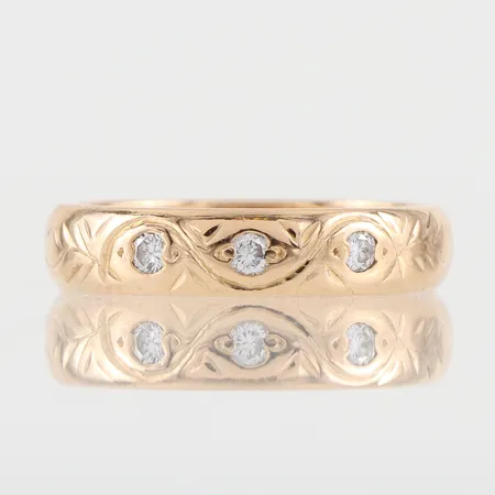 Ring med 3 st diamanter totalt 0,09 ct , stl 16 mm, bredd: ca 4 mm, Alton Produktion Ab, falköping 1995, 18K Vikt: 4,3 g