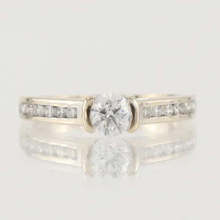 Ring med diamanter 0,75ct enligt inskription, GHA, CA WSI, storlek ca 17 mm, 18k vitguld  Vikt: 3,5 g