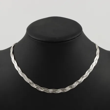 Collier flätat, längd 43cm, bredd ca 6mm, Guldfynd Vikt: 11,4 g