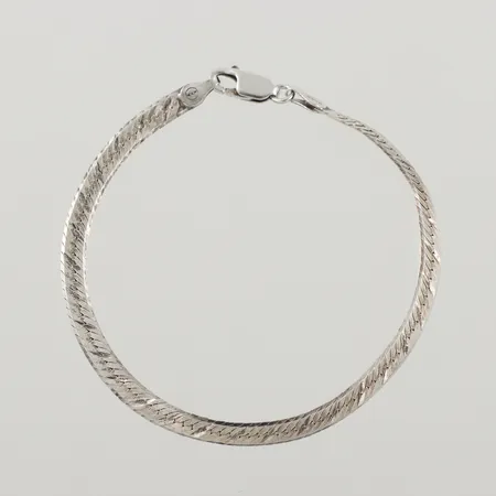 Armband platt, längd 18,5cm, bredd 4,2mm, silver Vikt: 4,2 g