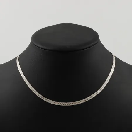 Collier platt, längd ca 40cm, bredd 3,8mm, silver Vikt: 5,8 g