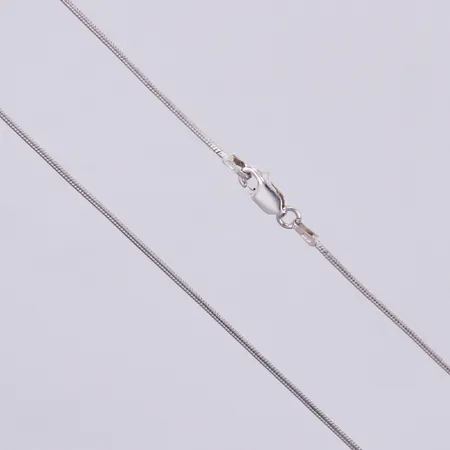 Kedja längd ca 45cm, bredd ca 1mm, 925/1000 silver Vikt: 5,4 g