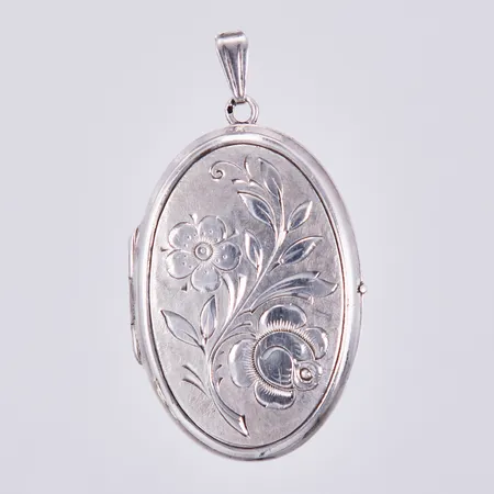 Medaljong längd ca4,5cm, bredd ca 26mm, 835/1000 silver Vikt: 10,6 g