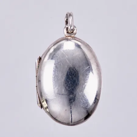 Medaljong längd ca 3cm, bredd ca 18mm, GHA 925/1000 silver Vikt: 4,2 g