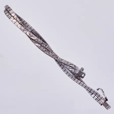 Armband längd ca 18cm, bredd ca 5mm, svensk importstämpel, 835/1000 silver Vikt: 9,6 g