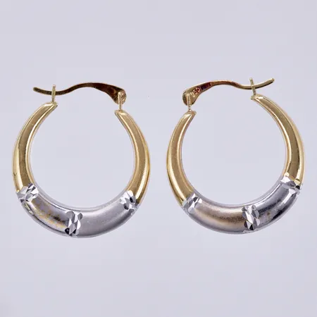Ett par örhängen creoler, vitguld/gult guld, längd: ca 2cm, bredd: ca 2-4mm, inner Ø ca 13mm, GHA, 18K Vikt: 1,6 g