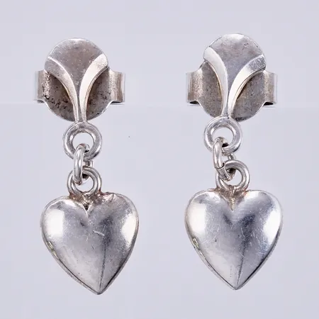 Ett par örhängen längd ca 15mm, bredd ca 2-6mm, 830/1000 silver Vikt: 1,3 g