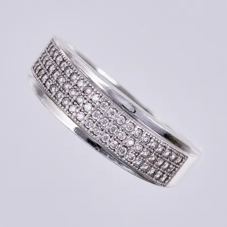 Ring med vita stenar, stl: 19, bredd: ca 2-7mm, 925/1000, silver Vikt: 3,4 g