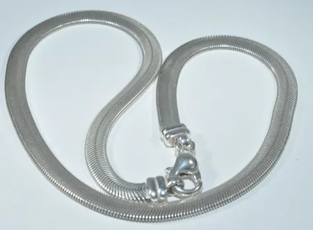 Halskedja , längd 42,5 cm , breed 6 mm , silver 925/1000 Vikt: 25,6 g