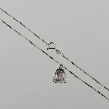 Kedja Venezia , längd 39cm, bredd 1mm,  + hänge Skogsstjärnan Värmland, silver Vikt: 3,9 g