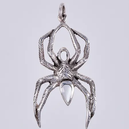 Hänge längd ca 38mm, bredd ca 20mm, 925/1000 silver Vikt: 3 g