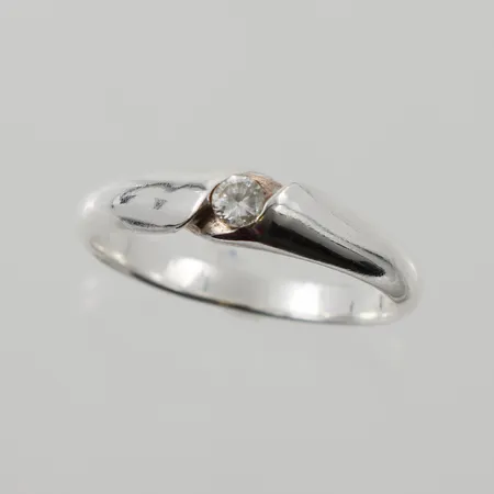 Ring med sten, stl 18mm, Guldfynd, silver Vikt: 2,5 g