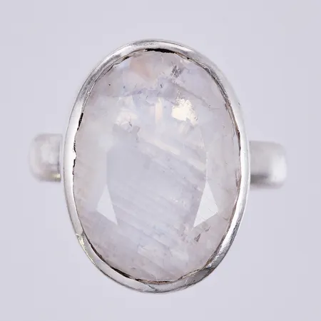 Ring med färgad sten, stl: 17¾, bredd: ca 4-20mm, 925/1000, silver Vikt: 6,4 g