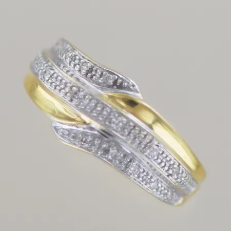 Ring med diamanter 0,05ct, Ø 17 mm Bredd 2-8 mm, 18k Vikt: 3,7 g
