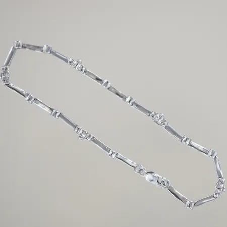 Armband med diamanter 0,01ct st,  L 18 cm, vitguld 18k, låset 14k Vikt: 5,5 g
