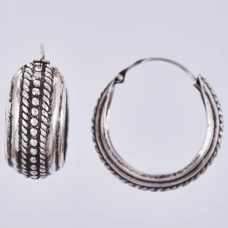 Ett par örringar Ø 20mm, bredd ca 10mm, 925/1000 silver Vikt: 4,5 g