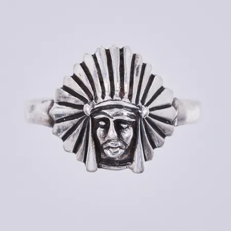 Ring stl: 18 ¼, bredd ca 2-14mm, 925/1000 silver Vikt: 3,6 g