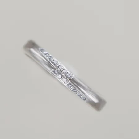 Ring med diamanter, Ø 18,75 mm bredd 3 mm, vitguld 18k Vikt: 3,3 g