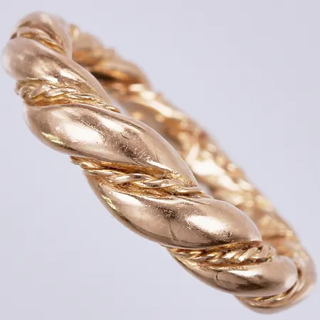 Ring otydliga stämplar år 1999, stl: 17¼, bredd ca 2-4mm, 18K Vikt: 6 g