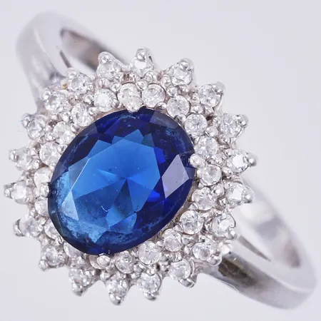 Ring med blå och vita stenar, stl: 19, bredd: ca 1-14mm, GHA, 925/1000, silver Vikt: 3,7 g