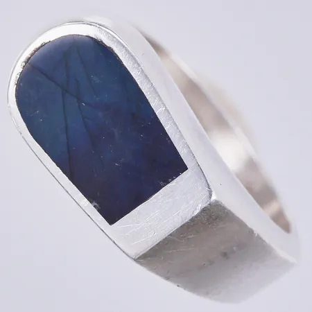 Ring med färgad sten, stl: 15¾, bredd: ca 3-8mm, 925/1000, silver Vikt: 6,4 g