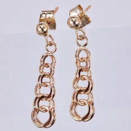 Ett par örhängen Bismarck, längd ca 22mm, bredd ca 2-6mm, 18K Vikt: 1,5 g