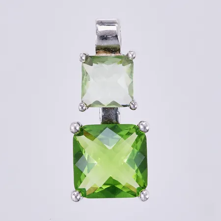 Hänge med gröna stenar, längd ca 22mm, bredd ca 2-10mm, GHA 925/1000 silver Vikt: 3,9 g