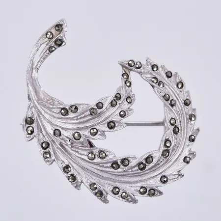 Brosch med markasiter,, längd ca 3cm, bredd 25mm, 835/1000 silver  Vikt: 7 g