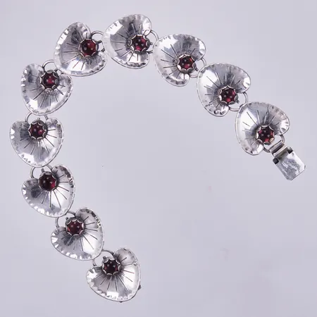 Armband med lila stenar, Alton, år 1957, längd: ca 19,5cm, bredd: ca 20mm, 830/1000, silver Vikt: 25,1 g