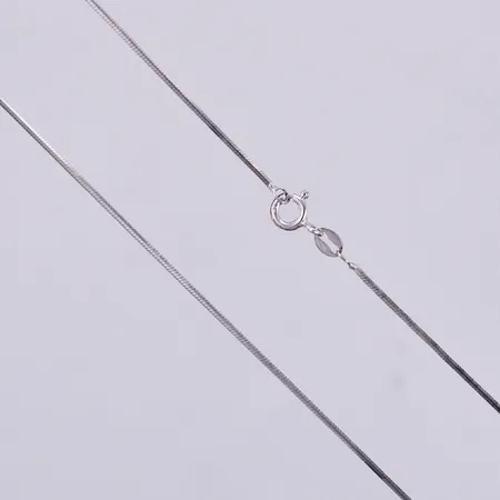 Kedja längd ca 41,5cm, bredd ca 1mm, GHA 925/1000 silver Vikt: 3,7 g