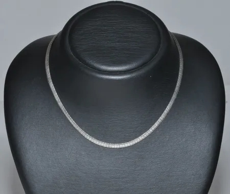  Halskedja ,  längd  40 cm, bredd 4 mm ,silver 835/1000 Vikt: 17,5 g