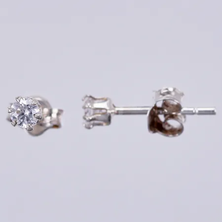 Ett par örhängen med vita stenar, Ø ca 3mm, 925/1000, silver Vikt: 0,4 g