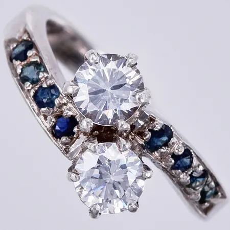 Ring med vita & blå stenar, stl: 16, bredd ca 3-8mm, 925/1000 silver Vikt: 1,3 g