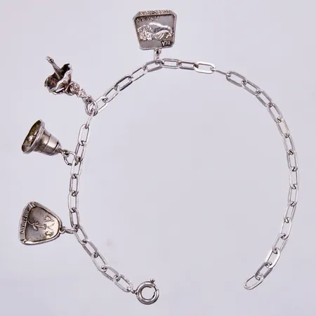 Armband, Ankarlänk med fyra berlocker, längd: ca 19,5cm, bredd: ca 3mm, 830/1000 silver  Vikt: 7,6 g