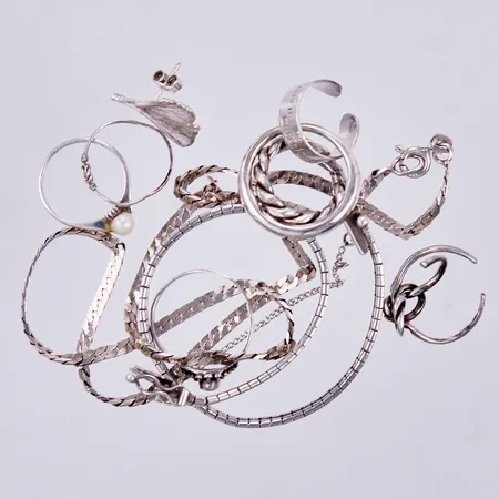 Diverse smycken, defekt/trasigt, 830-925/1000 silver  Vikt: 36,4 g