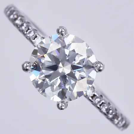 Ring med vita stenar, stl: ca 17¼, bredd: ca 1,5-8mm, 925/1000 silver  Vikt: 2,1 g