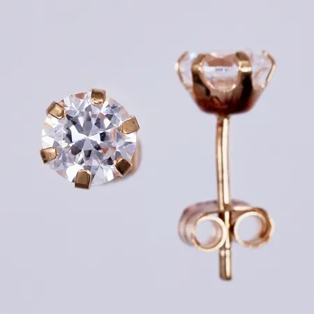 Ett par örhängen med vita stenar, Ø ca 5mm, GHA, 18K  Vikt: 0,9 g